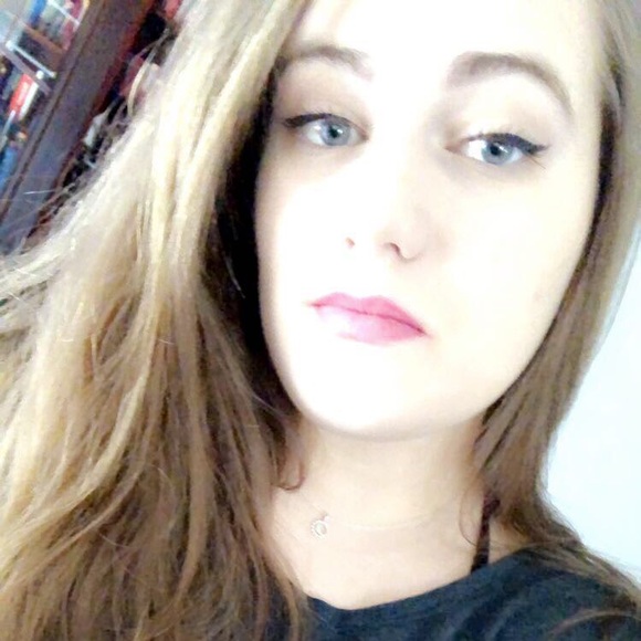 Meet your Posher, Emma - Picture 2 of 4